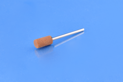 KAM CZ/05 Kamień czerwony gruboziarnisty walec do metalu 7x13 mm