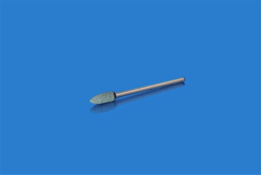 KAM Z/11 Kamień zielony średnioziarnisty na uchwycie