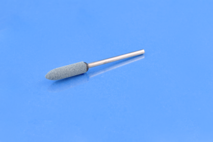 KAM Z/01 Kamień zielony stożek średnioziarnisty 6x18 mm